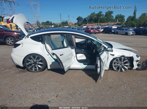 5YJ3E1EB1SF874831 2025 TESLA MODEL 3 White Вид задньої частини салону