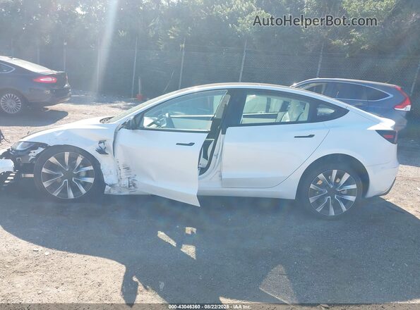 5YJ3E1EB1SF874831 2025 TESLA MODEL 3 White Панорамний вид салону 360°