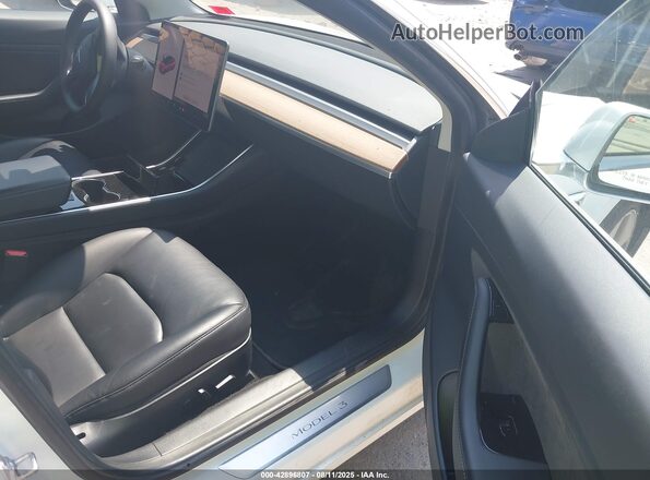 5YJ3E1EB5LF795129 2020 TESLA MODEL 3 White Front interior view