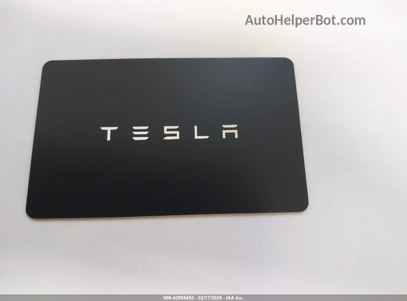 5YJ3E1EC3LF586416 2020 TESLA MODEL 3 Red Widok deski rozdzielczej