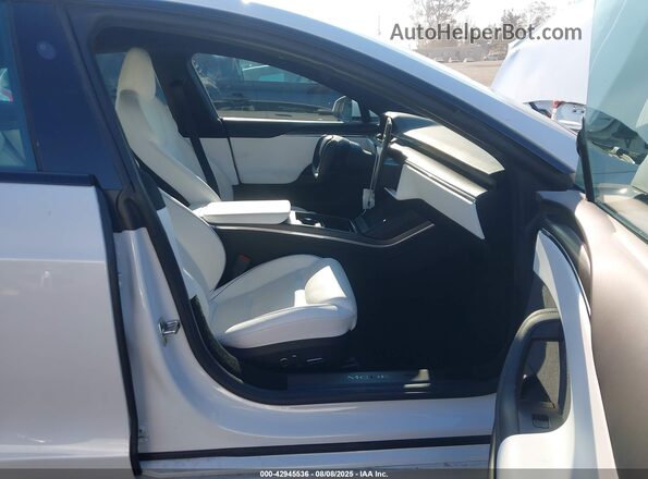 5YJSA1E68NF479110 2022 TESLA MODEL S White Вид салону спереду