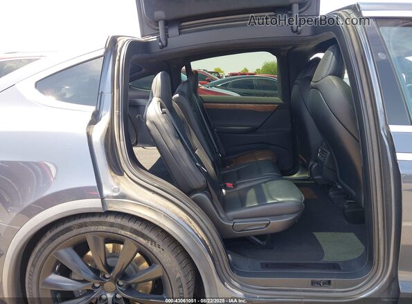 5YJXCDE23LF249504 2020 TESLA MODEL X Gray Widok naklejki z numerem VIN