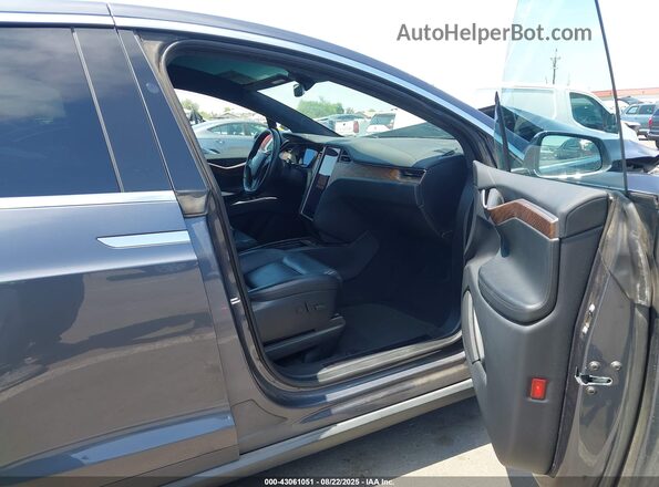 5YJXCDE23LF249504 2020 TESLA MODEL X Gray Widok wnętrza z przodu