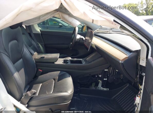5YJYGAEE6MF192136 2021 TESLA MODEL Y White Вид салону спереду