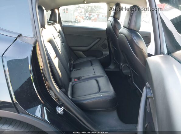 5YJYGDEE0MF240652 2021 TESLA MODEL Y Black VIN կոդի պիտակի տեսք