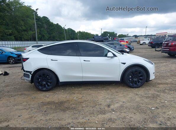 5YJYGDEE9MF080447 2021 TESLA MODEL Y White სალონის 360-გრადუსიანი ხედი