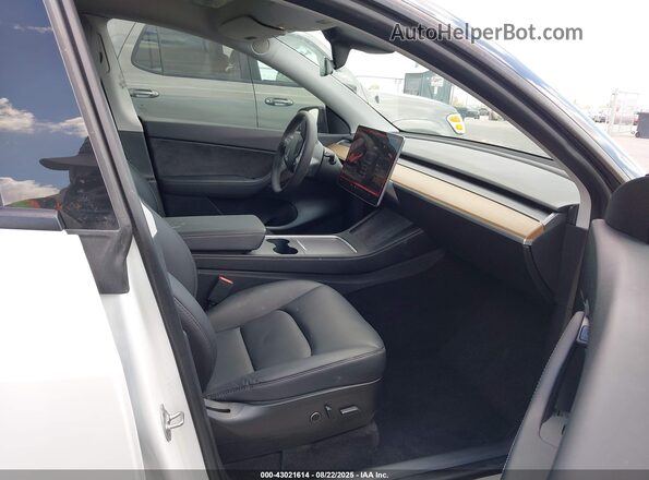 5YJYGDEF5MF124498 2021 TESLA MODEL Y Белый Вид салона спереди