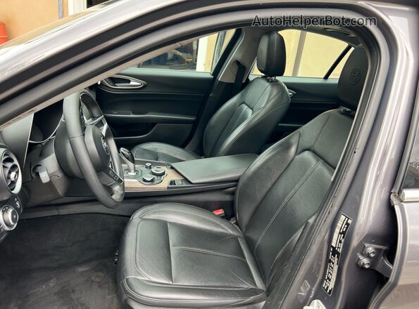 ZARFAEEN9H7544398 2017 ALFA ROMEO GIULIA Серый 