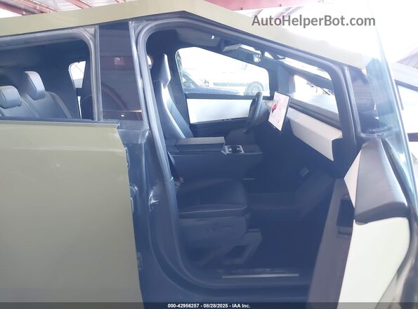 7G2CEHED0RA006320 2024 TESLA CYBERTRUCK Green Vista interior delantera