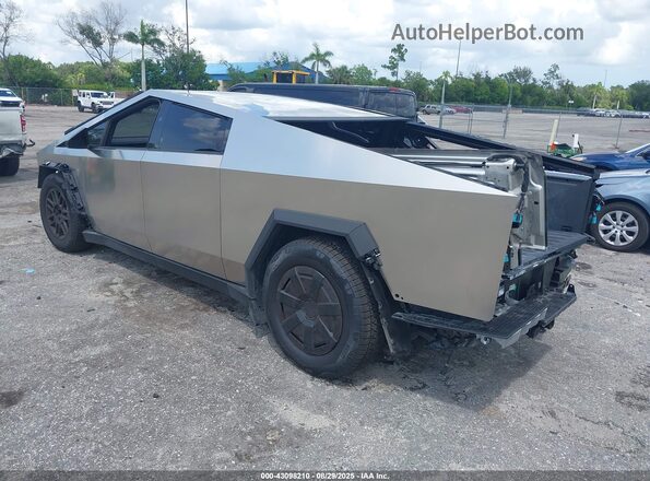 7G2CEHED7RA046314 2024 TESLA CYBERTRUCK Silver 