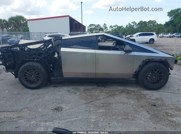 7G2CEHED7RA046314 2024 TESLA CYBERTRUCK Silver 