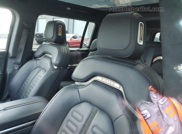 7PDSGABL6NN001965 2022 RIVIAN R1S Black უკანა სავარძლების ხედი