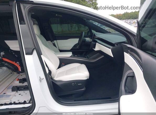 7SAXCBE61PF407905 2023 TESLA MODEL X White Vista interior delantera