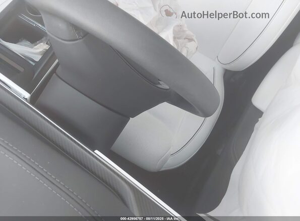 7SAXCBE65PF418602 2023 TESLA MODEL X White Widok tylnych siedzeń