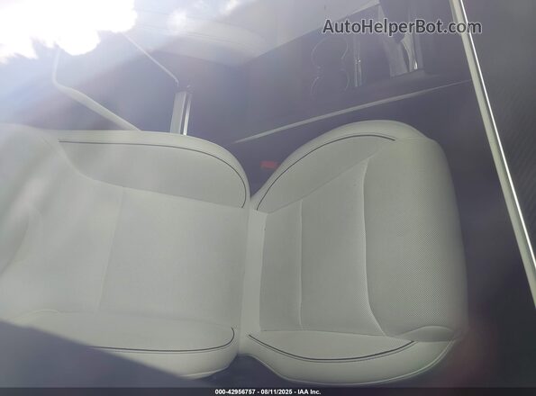 7SAXCBE65PF418602 2023 TESLA MODEL X White Widok wnętrza z przodu