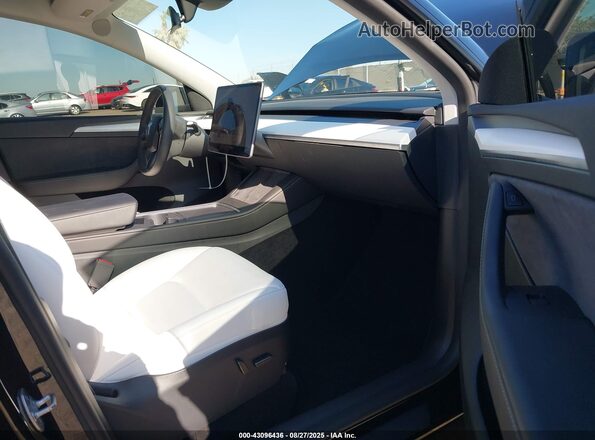7SAYGDED0RF014743 2024 TESLA MODEL Y Black Vista interior delantera