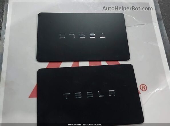 7SAYGDED0SA345552 2025 TESLA MODEL Y Gray Առջևի վահանակի տեսք