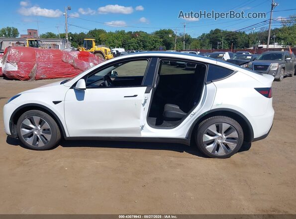 7SAYGDEE3PF798535 2023 TESLA MODEL Y White Widok wnętrza 360 stopni