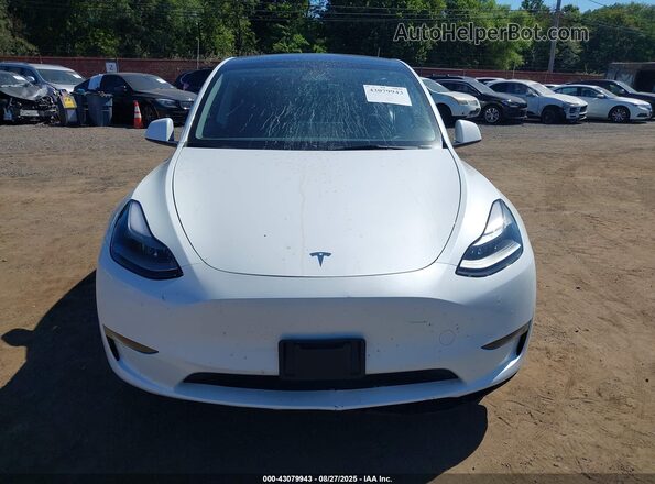 7SAYGDEE3PF798535 2023 TESLA MODEL Y White Widok zestawu wskaźników