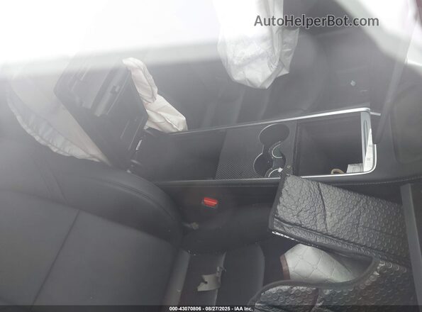 7SAYGDEE4PA044024 2023 TESLA MODEL Y White Вид салону спереду