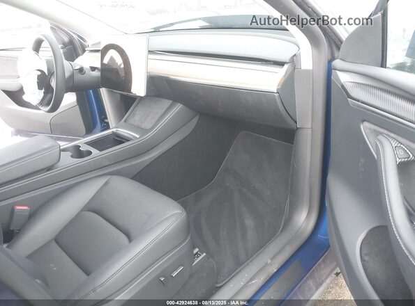 7SAYGDEE9RF169056 2024 TESLA MODEL Y Синий Вид салона спереди