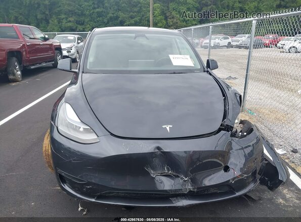 7SAYGDEEXRA227401 2024 TESLA MODEL Y Gray 