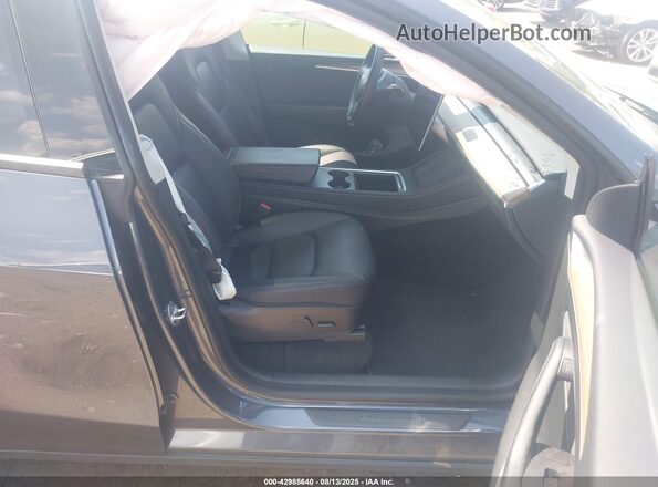 7SAYGDEF9PF614739 2023 TESLA MODEL Y Gray Вид салону спереду
