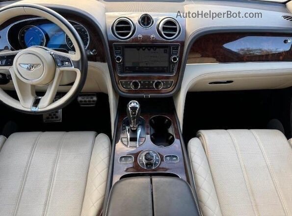 SJAAC2ZV1HC014037 2017 BENTLEY BENTAYGA Красный Вид щитка приборов