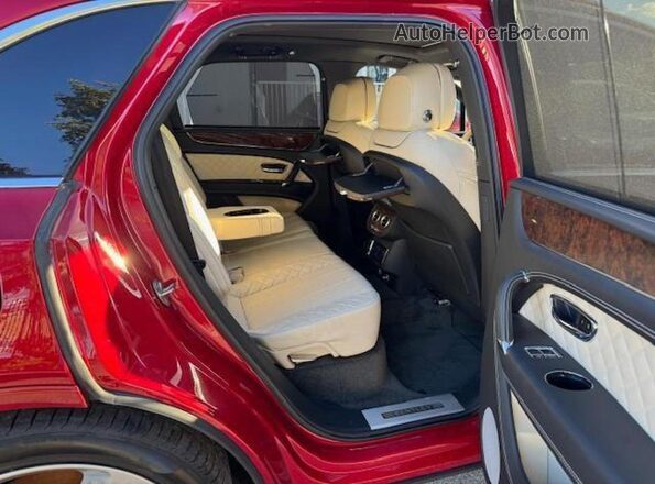 SJAAC2ZV1HC014037 2017 BENTLEY BENTAYGA Красный Вид подкапотного пространства