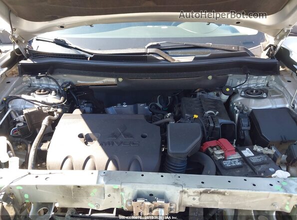 JA4AD2A31LZ019115 2020 MITSUBISHI OUTLANDER Silver Вид ззаду