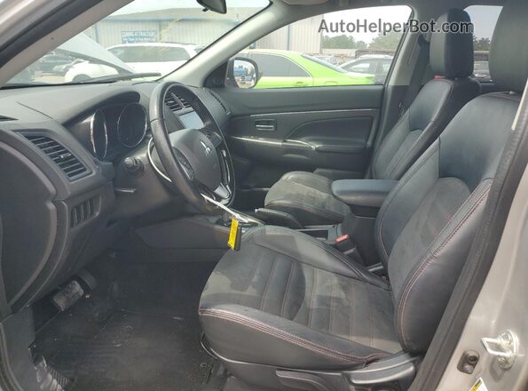 JA4AP3AWXJU000340 2018 MITSUBISHI OUTLANDER Серебряный 