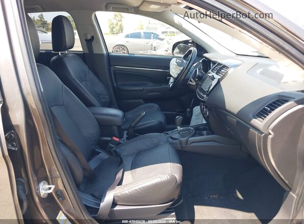 JA4AP4AW7HZ019043 2017 MITSUBISHI OUTLANDER SPORT Серый Вид салона спереди