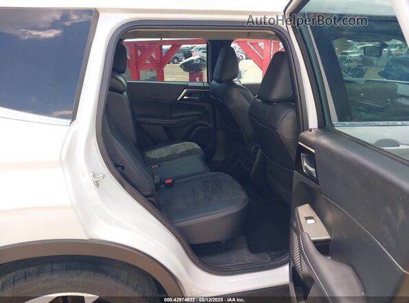 JA4J4UA8XPZ024892 2023 MITSUBISHI OUTLANDER White 