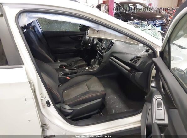 JF2GTABC8JH246348 2018 SUBARU CROSSTREK Белый Вид салона спереди