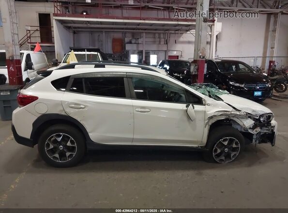 JF2GTABC8JH246348 2018 SUBARU CROSSTREK Белый Вид задней части салона
