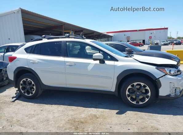 JF2GTAEC6MH662835 2021 SUBARU CROSSTREK White Вид задньої частини салону