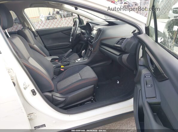JF2GTAPC7M8374836 2021 SUBARU CROSSTREK White წინა სალონის ხედი