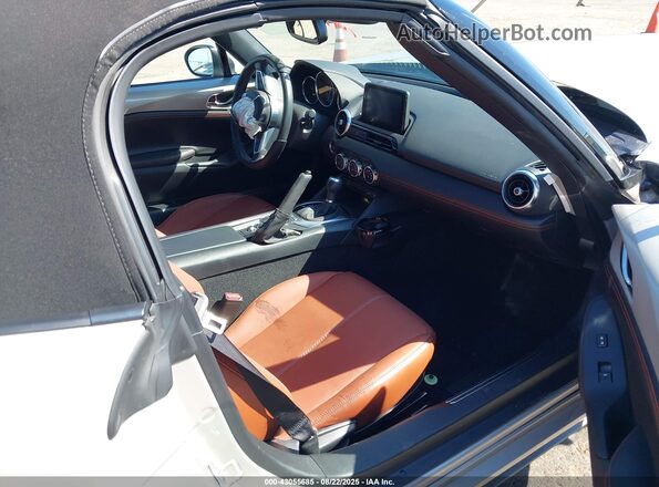 JM1NDAD7XP0561985 2023 MAZDA MX-5 MIATA Gray Widok wnętrza z przodu