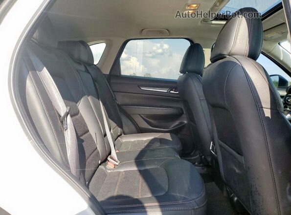 JM3KFADM7M0305258 2021 MAZDA CX-5 White Widok wnętrza z tyłu