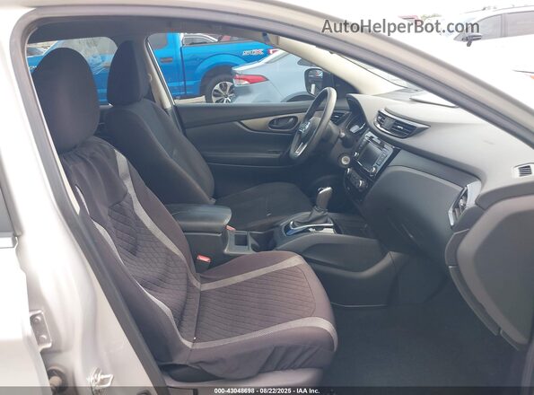 JN1BJ1CV9LW263465 2020 NISSAN ROGUE Серебряный Вид салона спереди