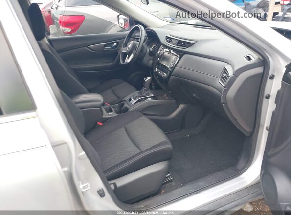 JN8AT2MT0JW454585 2018 NISSAN ROGUE Silver 
