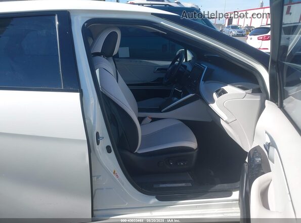 JTDBVRBD3JA004652 2018 TOYOTA MIRAI White Widok wnętrza z przodu
