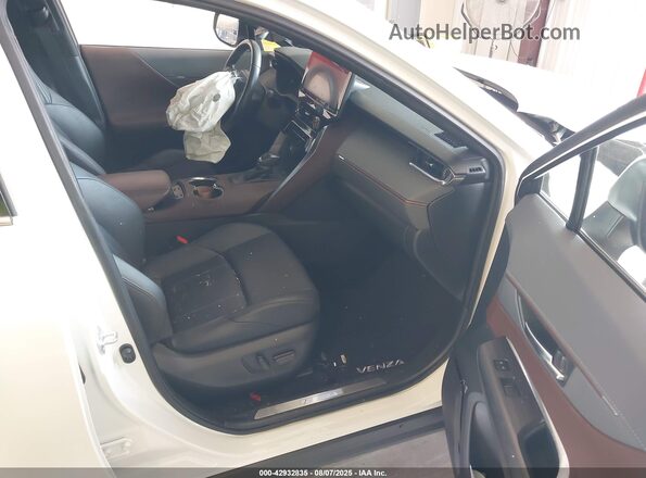 JTEAAAAH9MJ081233 2021 TOYOTA LIMITED Белый Вид салона спереди