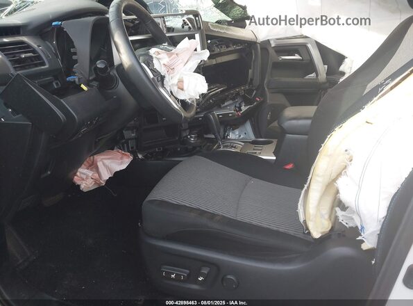 JTEMU5JR0M5895378 2021 TOYOTA 4RUNNER White Вид салону спереду