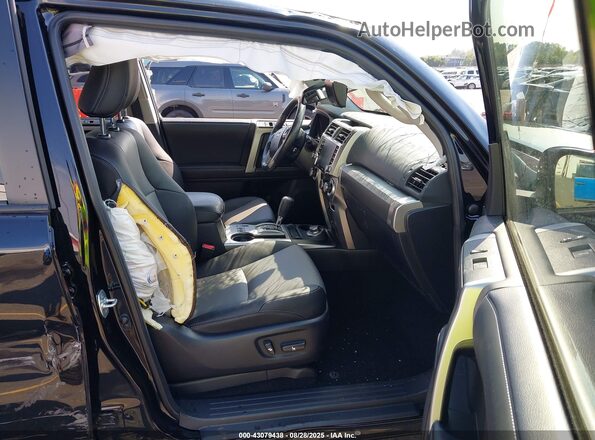 JTENU5JR2R6238426 2024 TOYOTA 4RUNNER Black Front interior view