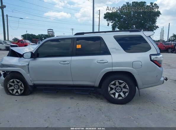 JTERU5JR4M5940263 2021 TOYOTA 4RUNNER Silver Widok wnętrza 360 stopni