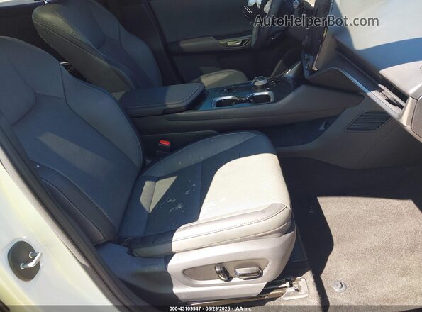 JTJABABB4RA004155 2024 LEXUS RZ White Widok wnętrza z przodu