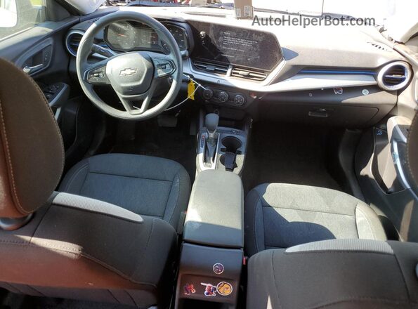 KL77LFE22RC027227 2024 CHEVROLET TRAX Серый Вид панели приборов