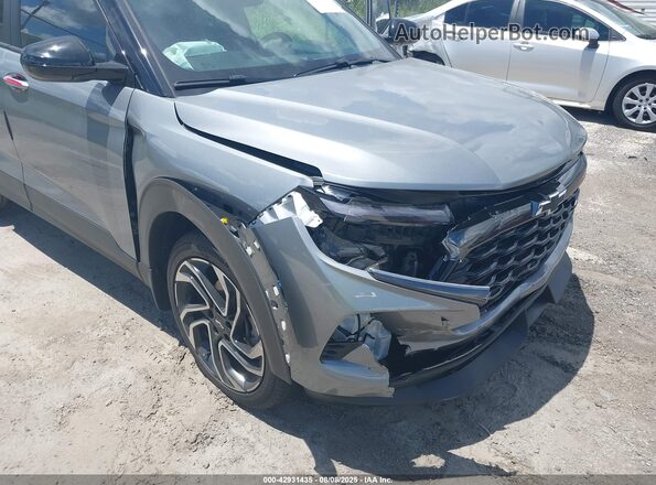 KL79MTSL7SB085721 2025 CHEVROLET TRAILBLAZER Gray წინა ხედი