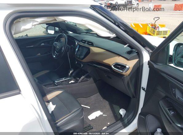 KL79MVSL4MB072522 2021 CHEVROLET TRAILBLAZER White Front interior view